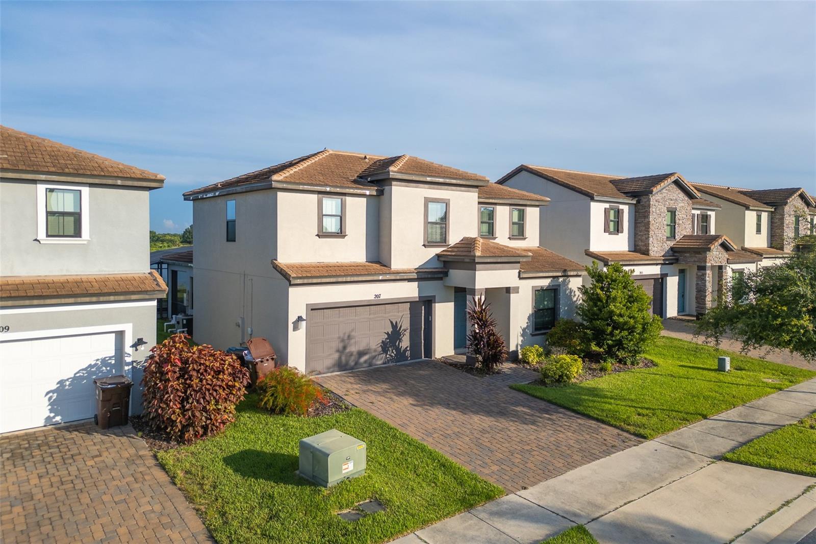 Image 2 of 43 For 207 Macaulays Cove