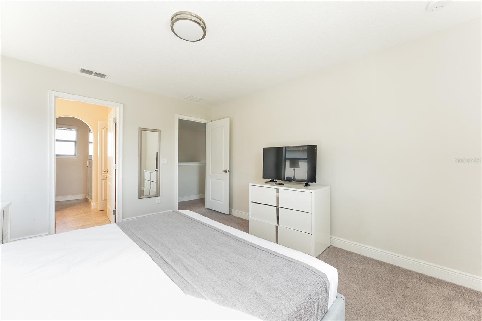 Image 23 of 43 For 207 Macaulays Cove