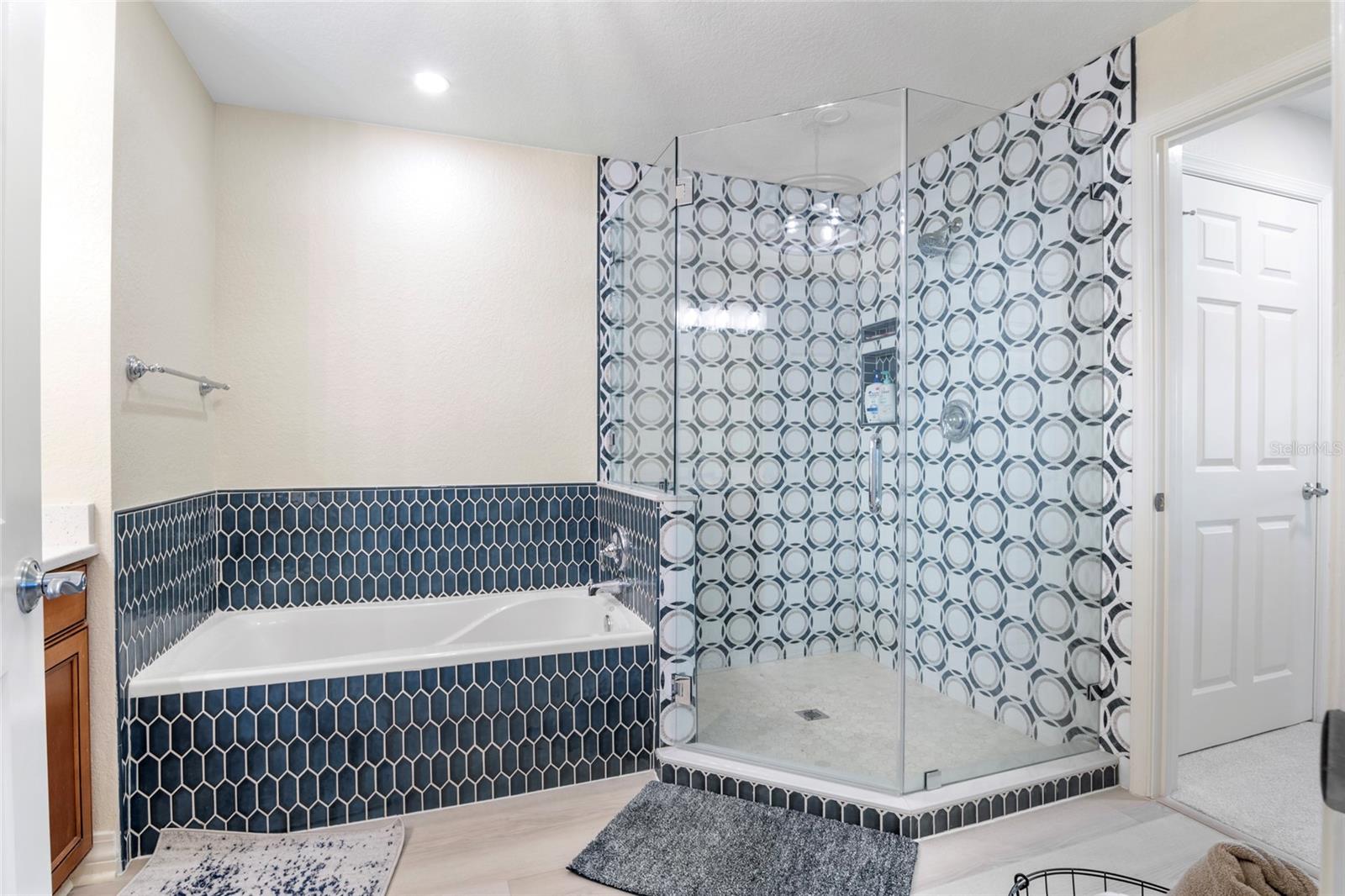 Image 20 of 39 For 7600 Sandy Ridge Drive 204