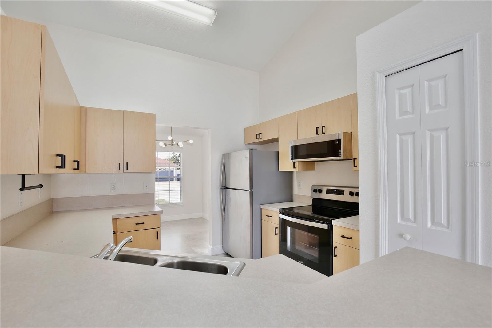 Image 7 of 25 For 1907 Barco Court