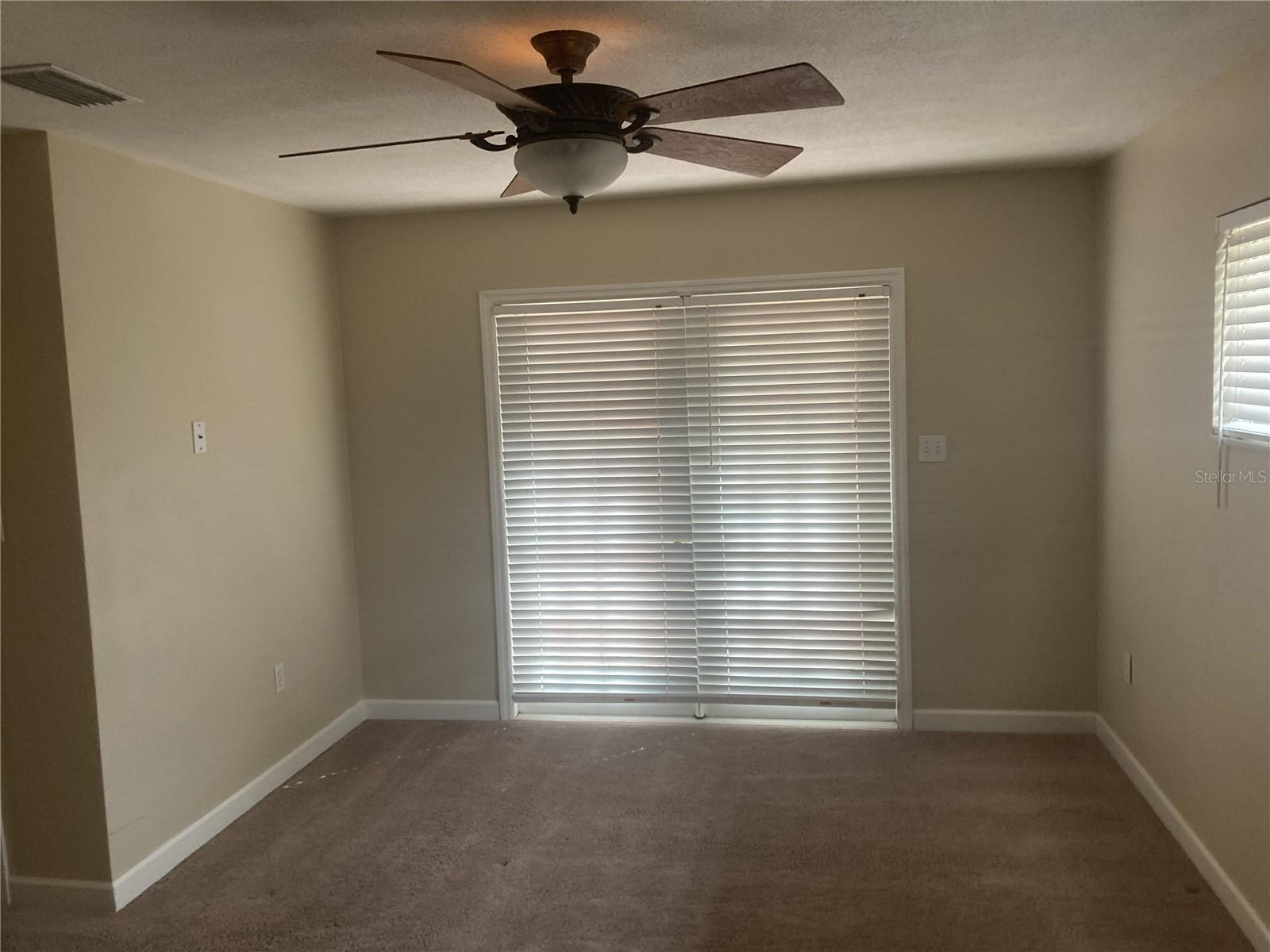 Listing photo id 8 for 805 Oakdale Street