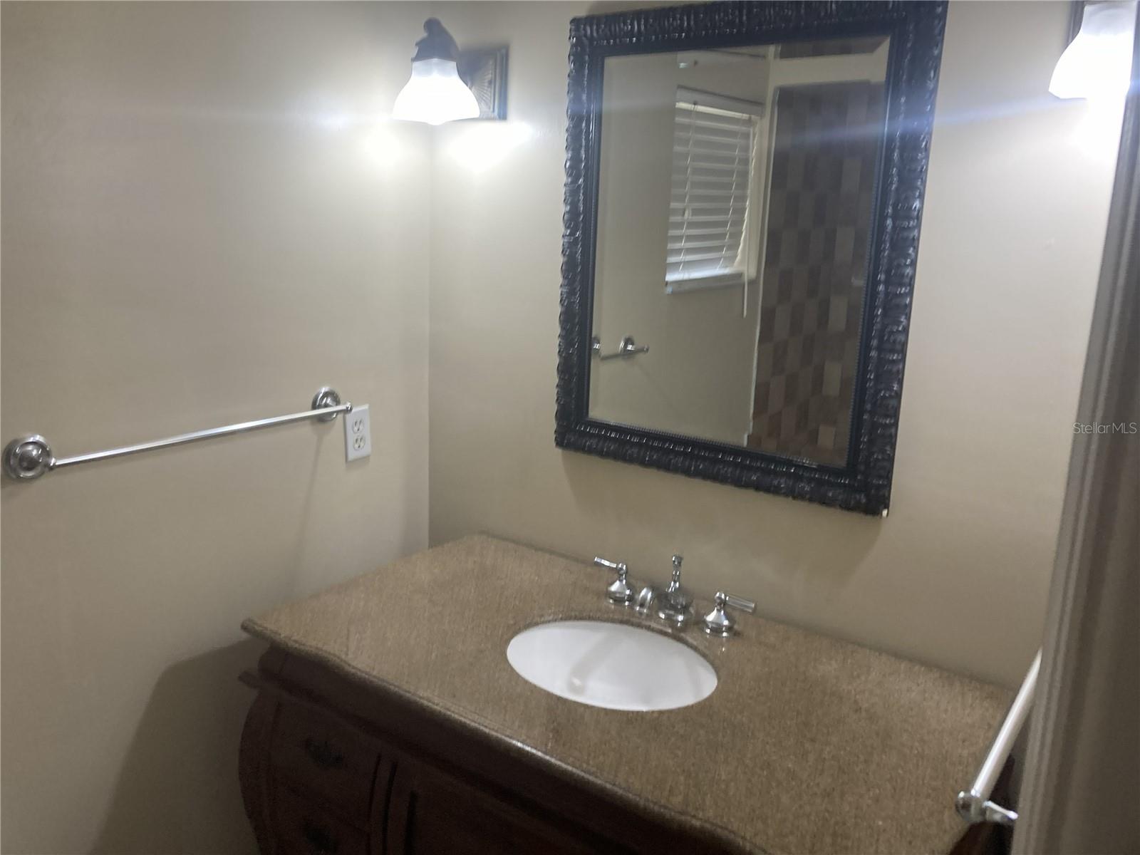 Listing photo id 9 for 805 Oakdale Street