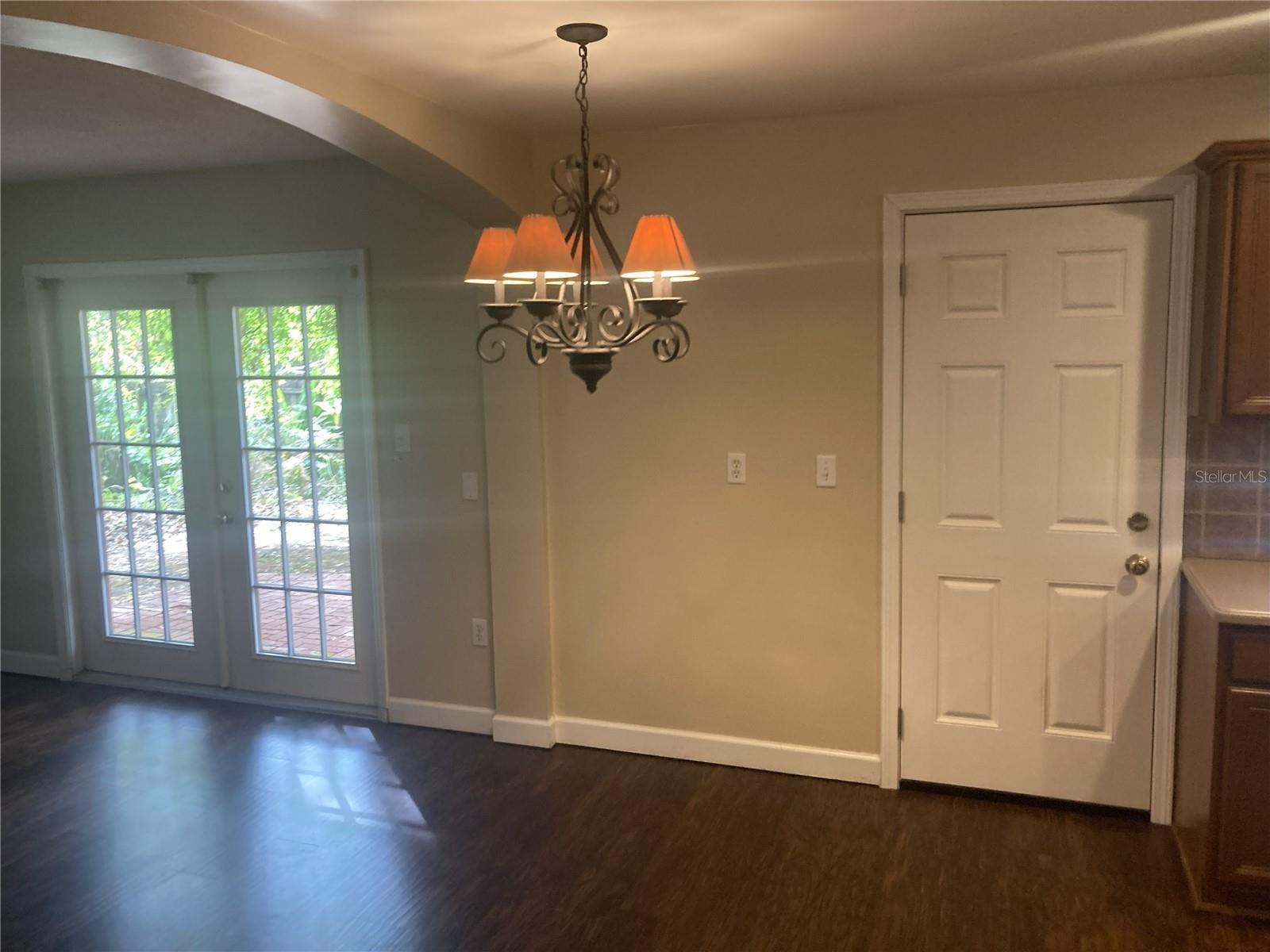 Listing photo id 1 for 805 Oakdale Street