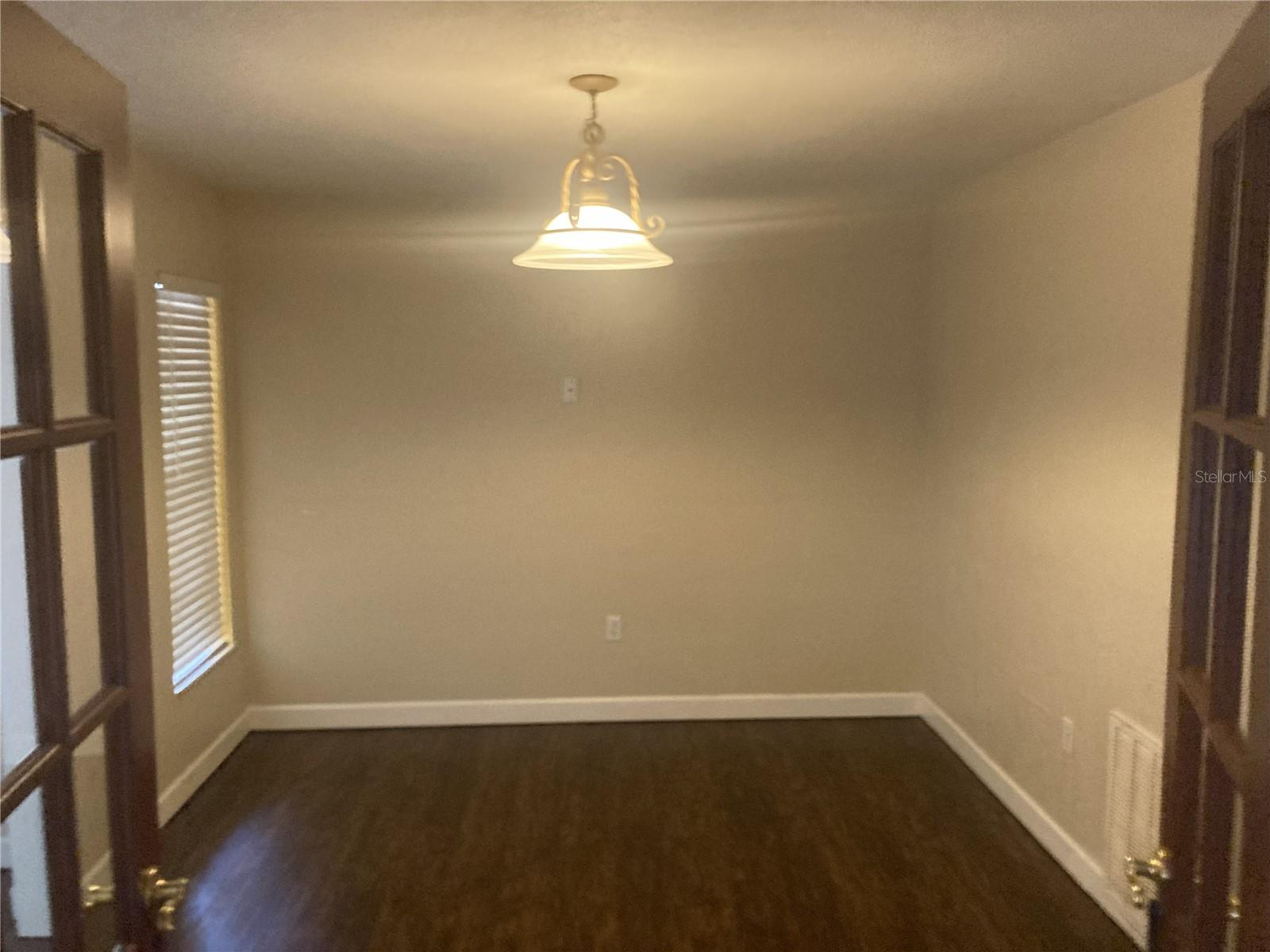 Listing photo id 4 for 805 Oakdale Street