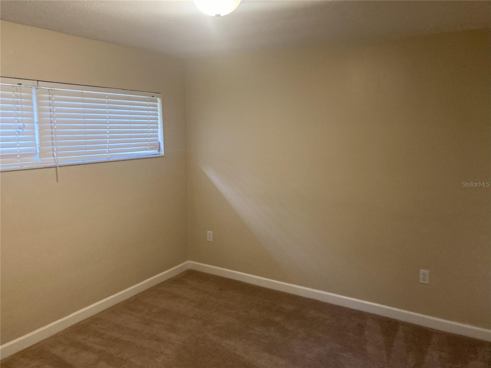 Listing photo id 7 for 805 Oakdale Street