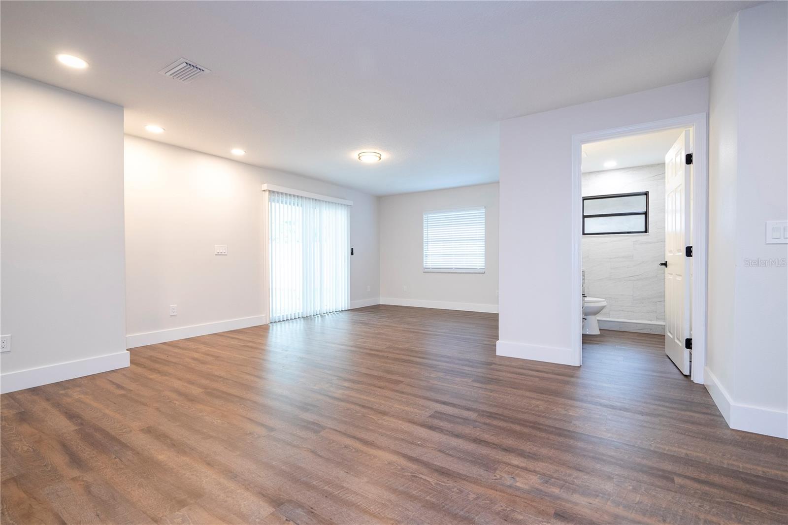 Image 42 of 64 For 1124 Munster Street