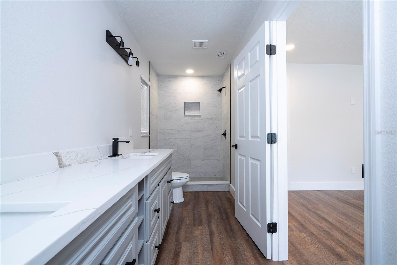 Image 55 of 64 For 1124 Munster Street