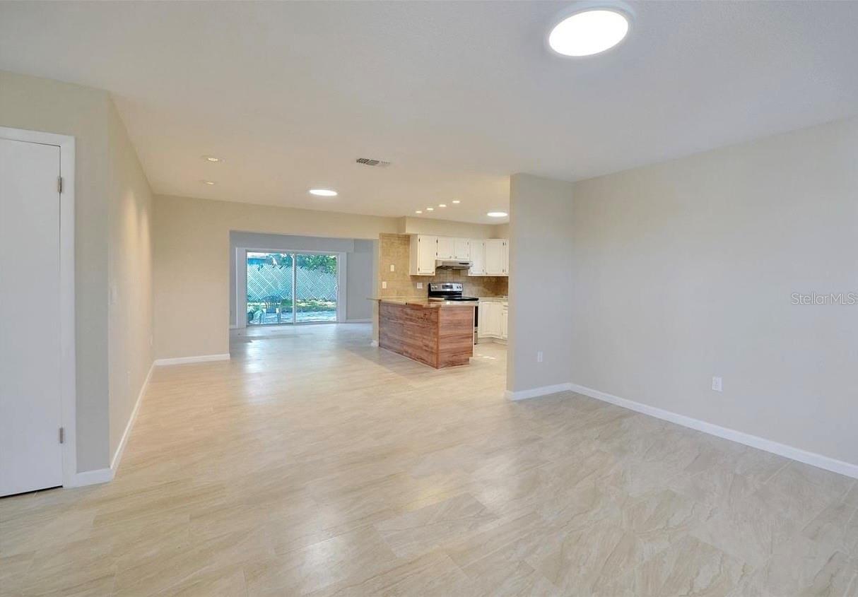 Image 3 of 20 For 757 Evangeline Avenue