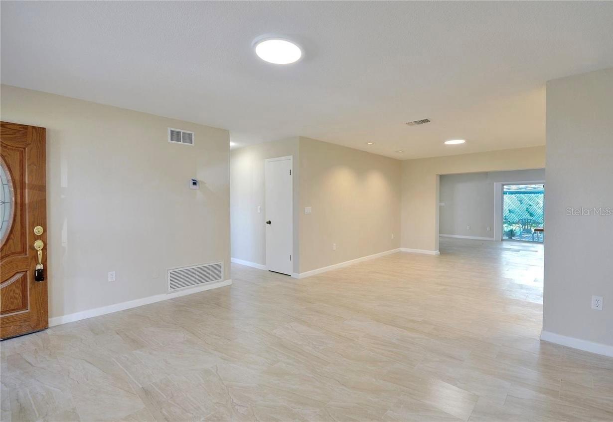 Image 4 of 20 For 757 Evangeline Avenue