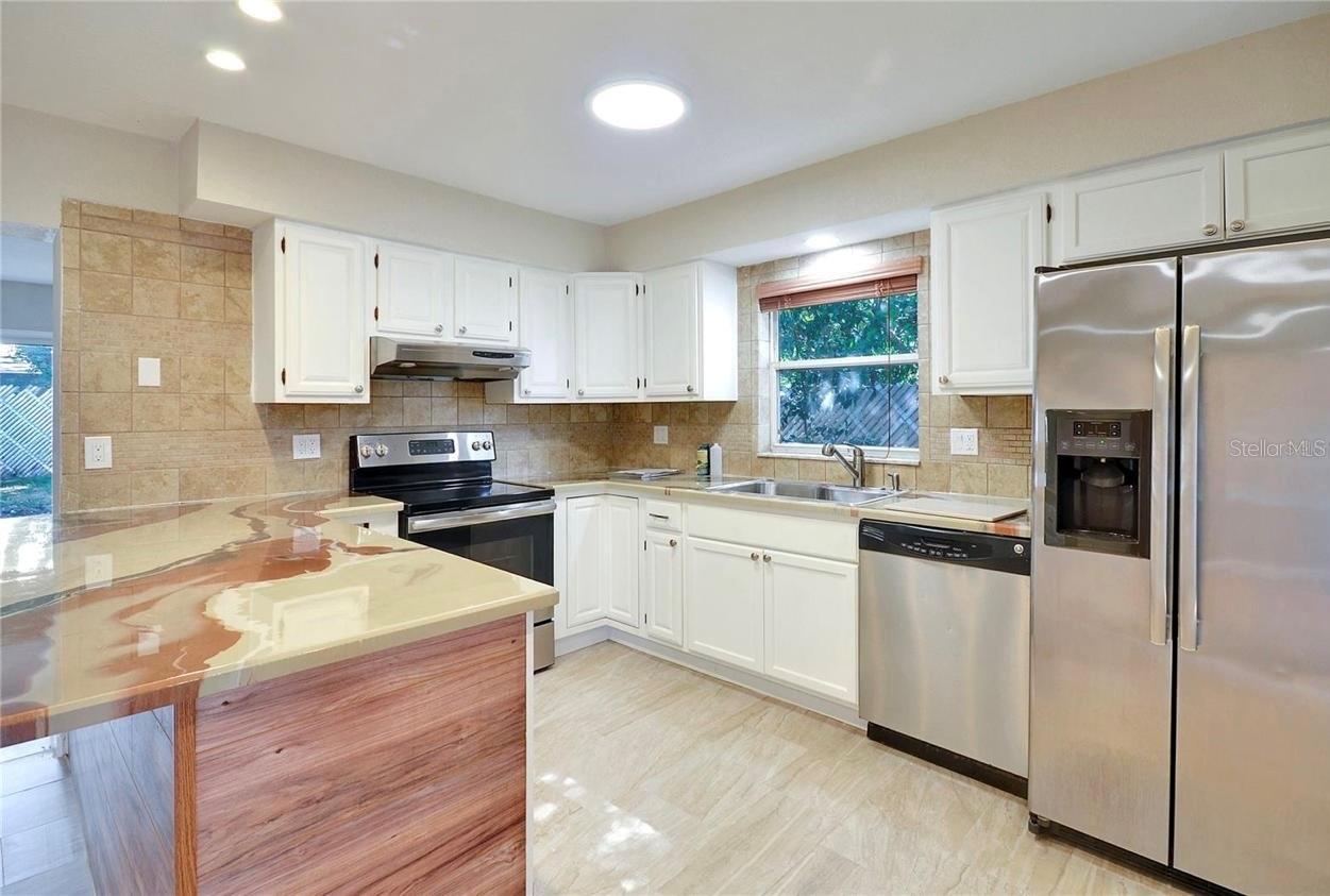 Image 5 of 20 For 757 Evangeline Avenue