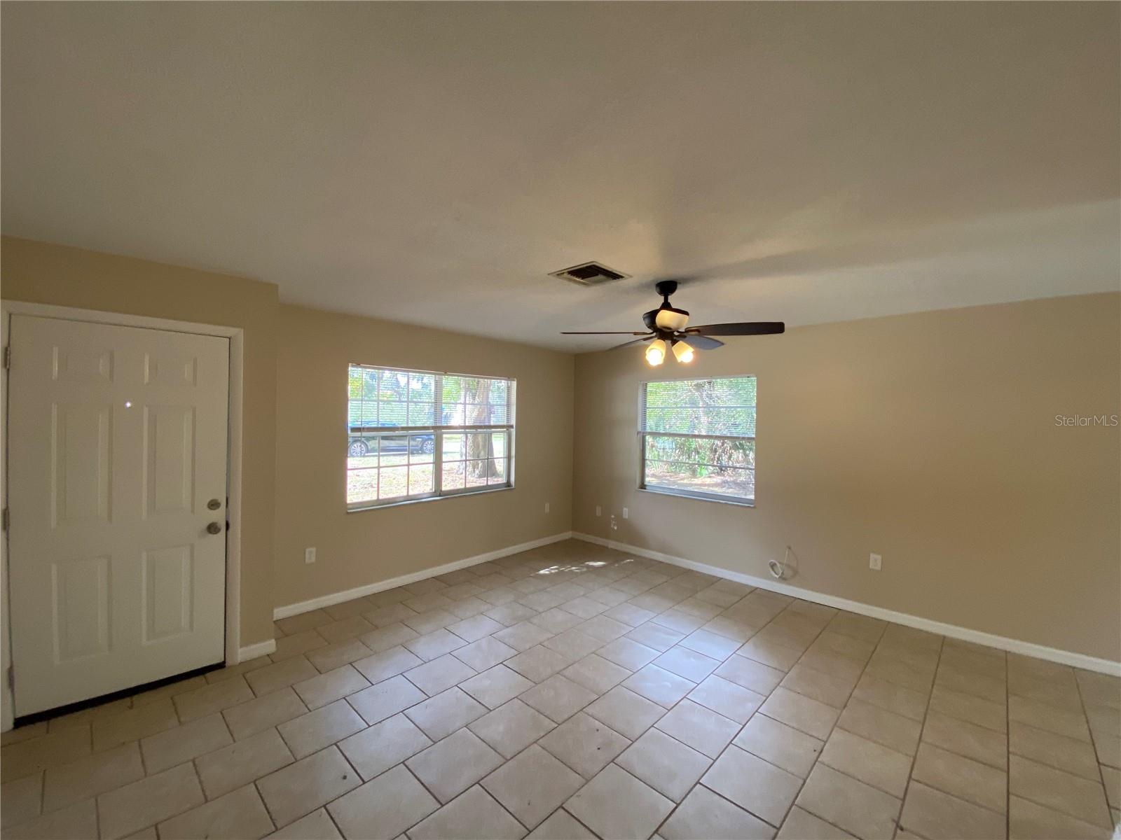 Image 10 of 19 For 501 Hawley Street B