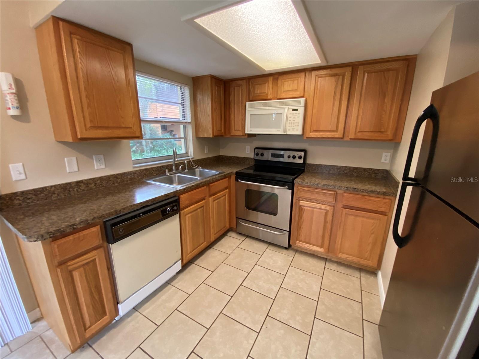 Image 6 of 19 For 501 Hawley Street B