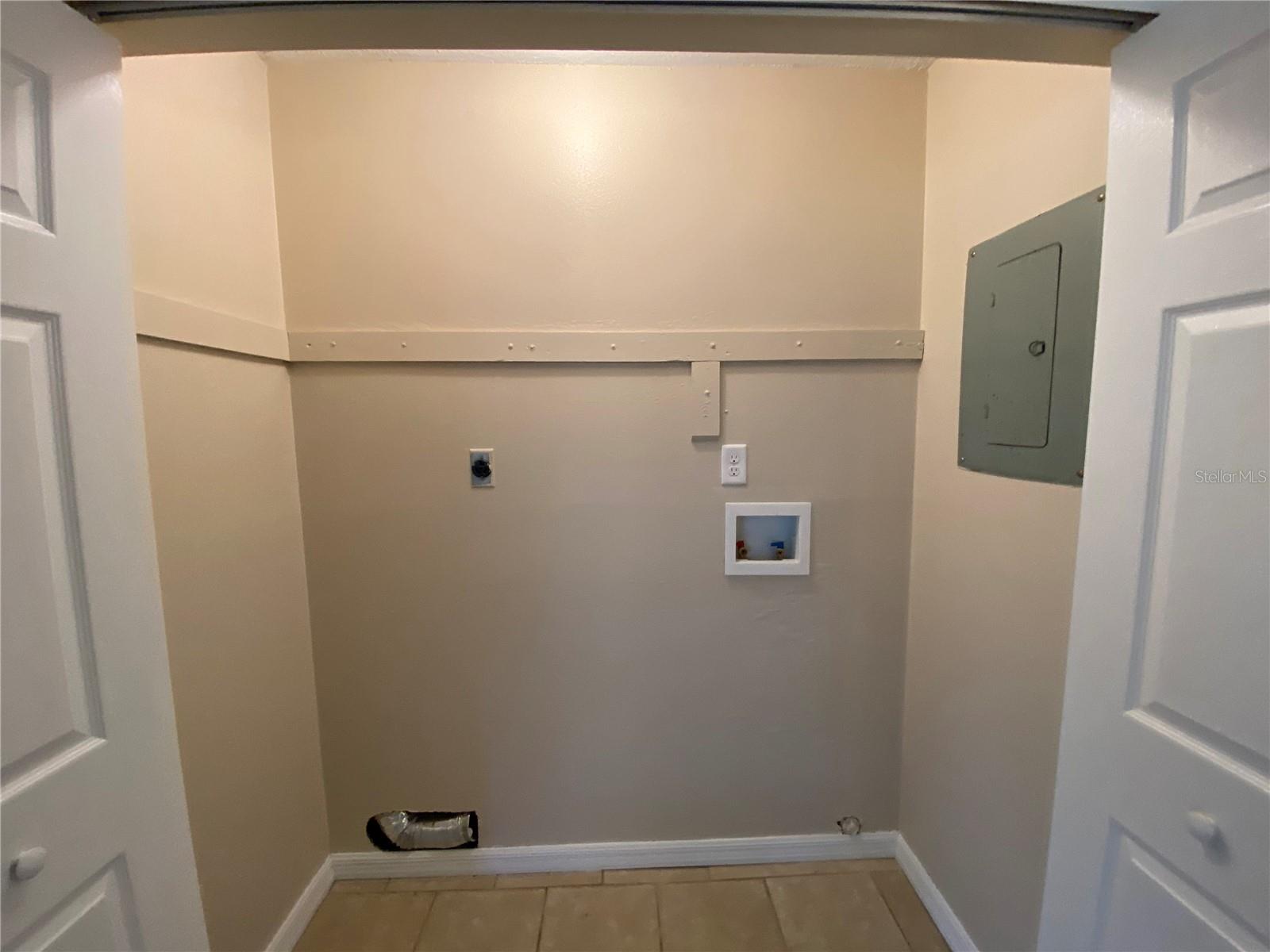 Image 9 of 19 For 501 Hawley Street B