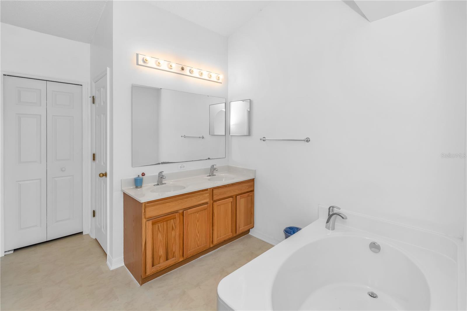 Image 16 of 35 For 2990 Covington Drive