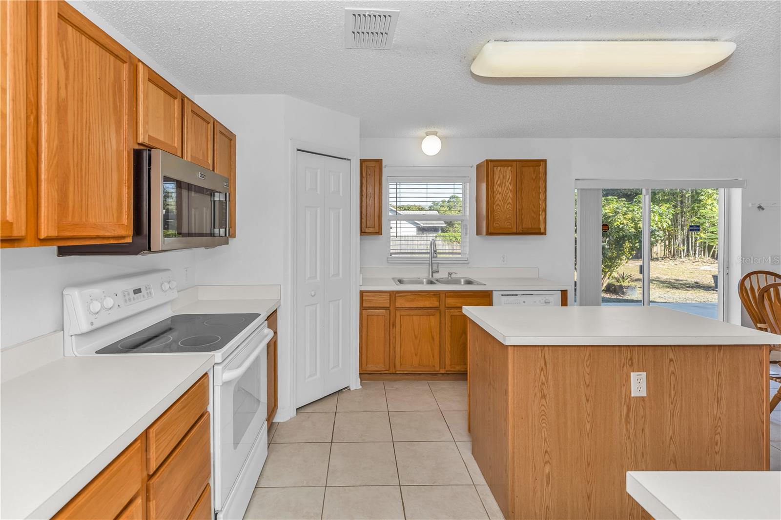 Image 4 of 35 For 2990 Covington Drive