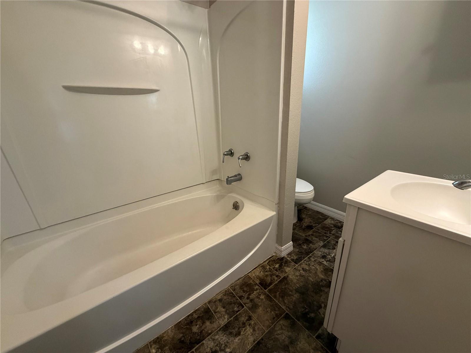 Image 4 of 11 For 18 Golf Links Avenue