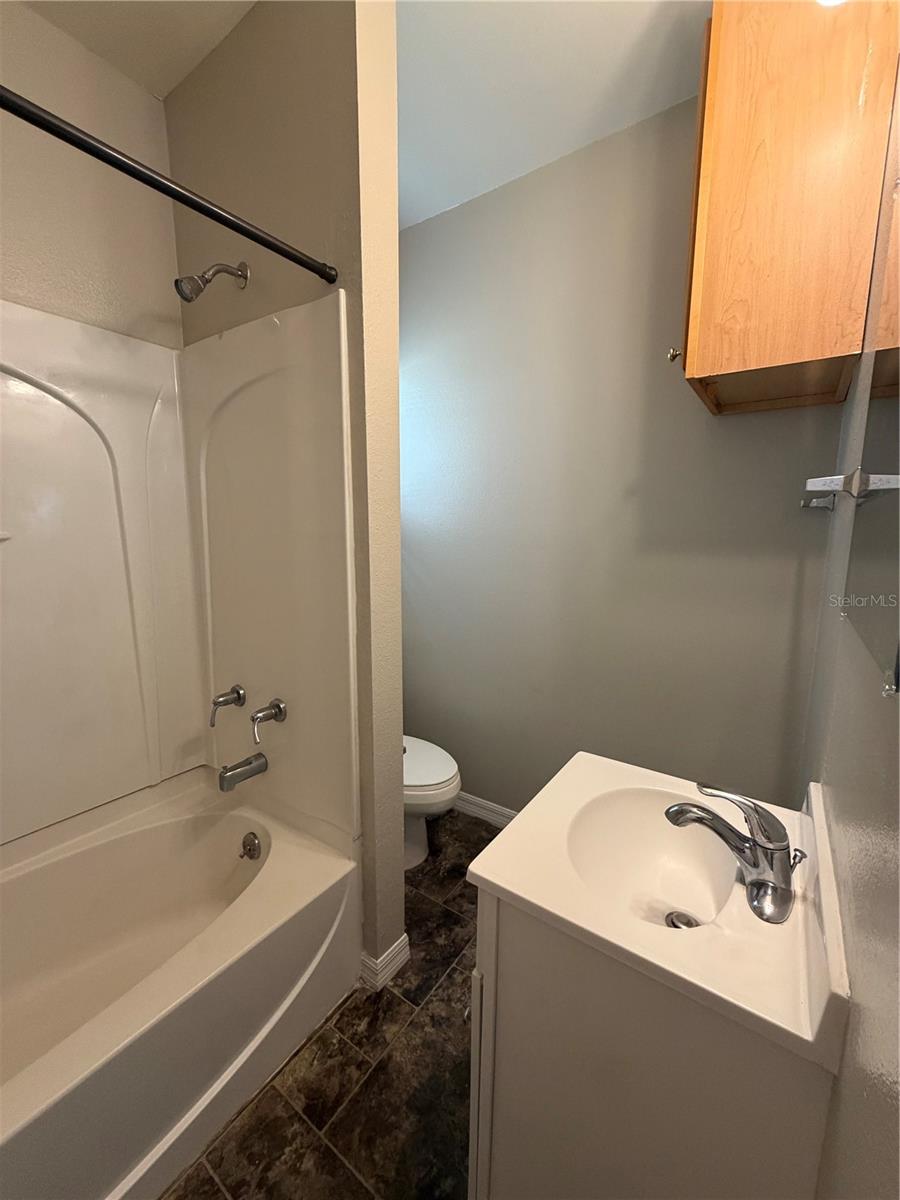 Image 5 of 11 For 18 Golf Links Avenue