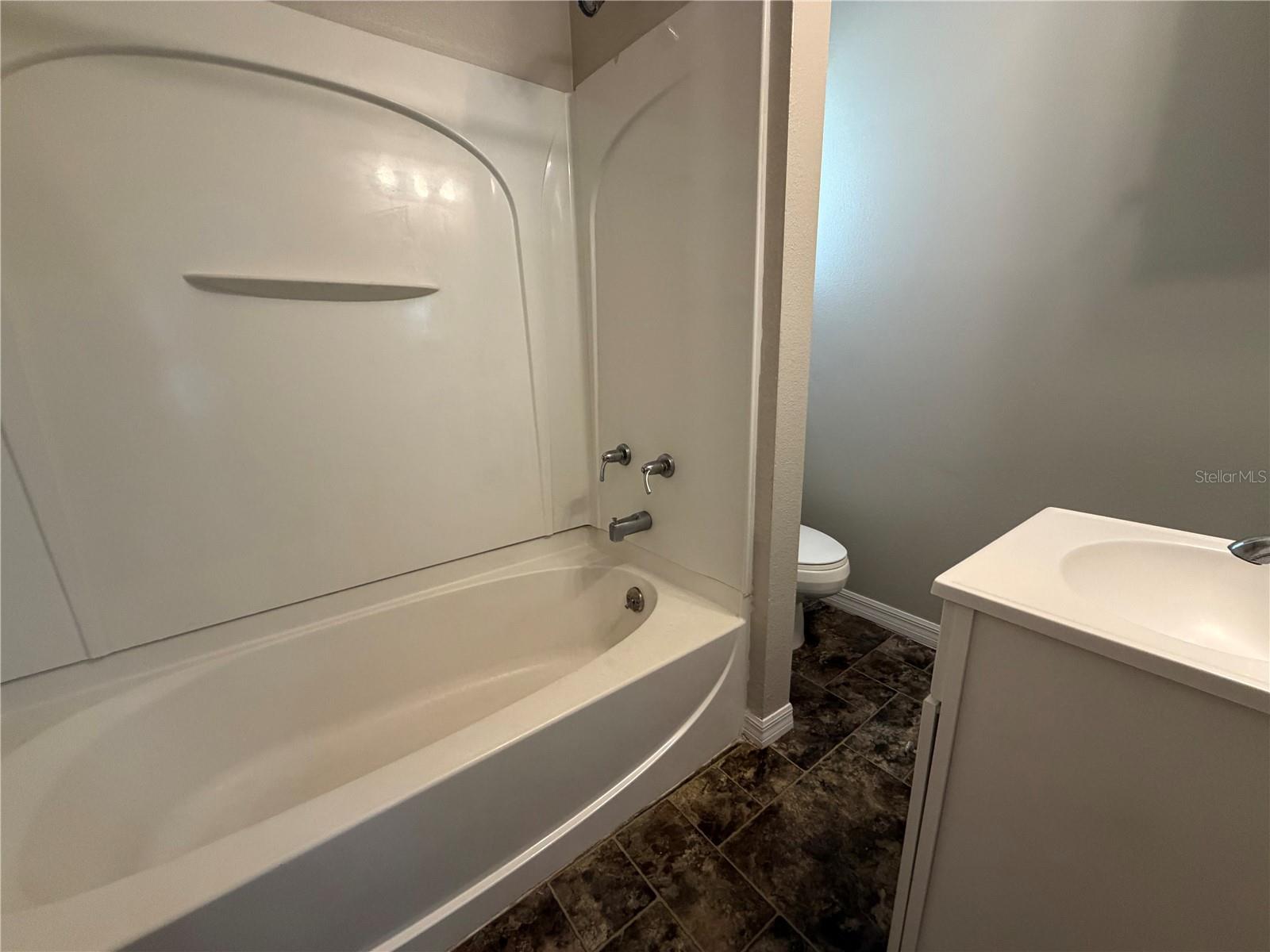 Image 7 of 11 For 18 Golf Links Avenue