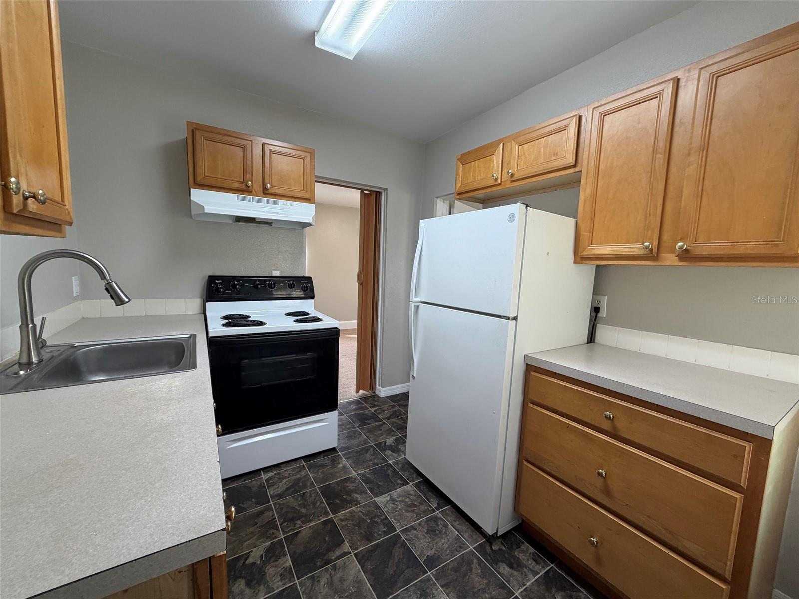 Image 8 of 11 For 18 Golf Links Avenue