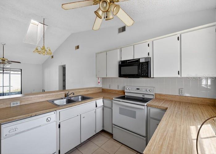 Image 11 of 20 For 381 Jessup Avenue