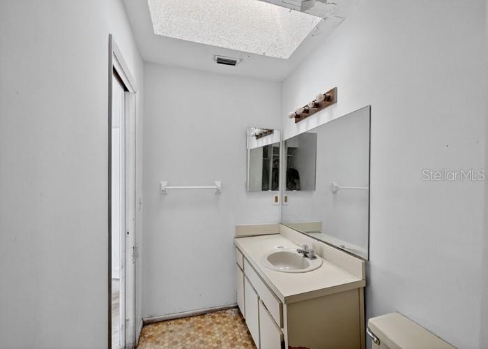 Image 19 of 20 For 381 Jessup Avenue