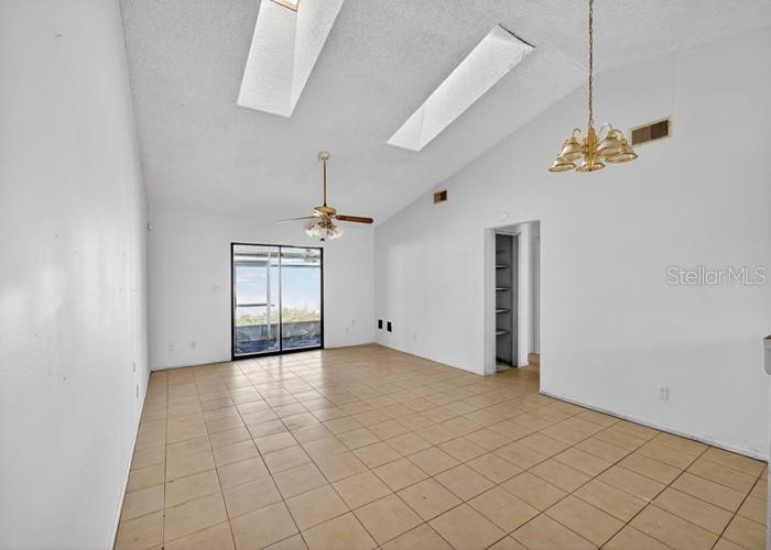 Image 7 of 20 For 381 Jessup Avenue