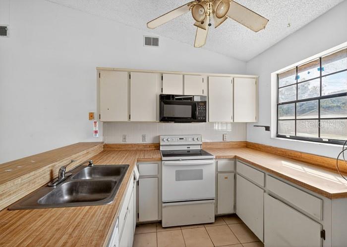 Image 9 of 20 For 381 Jessup Avenue