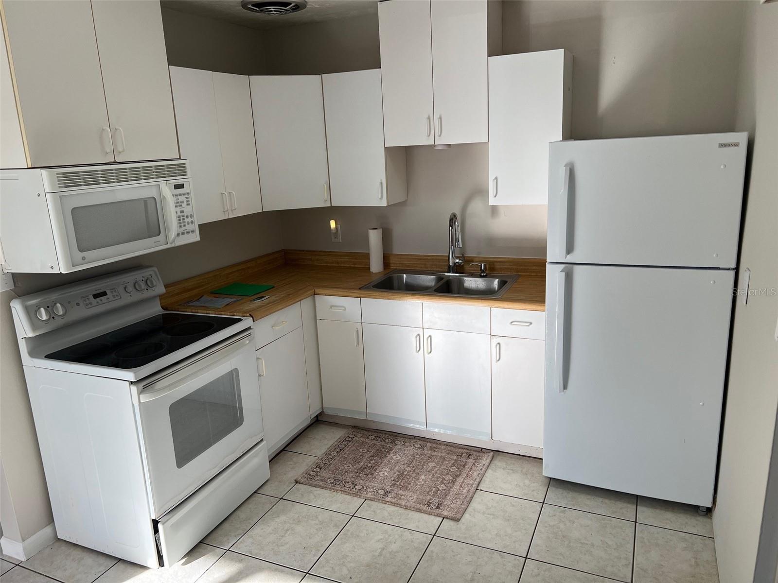 Image 2 of 7 For 14425 Daring Avenue