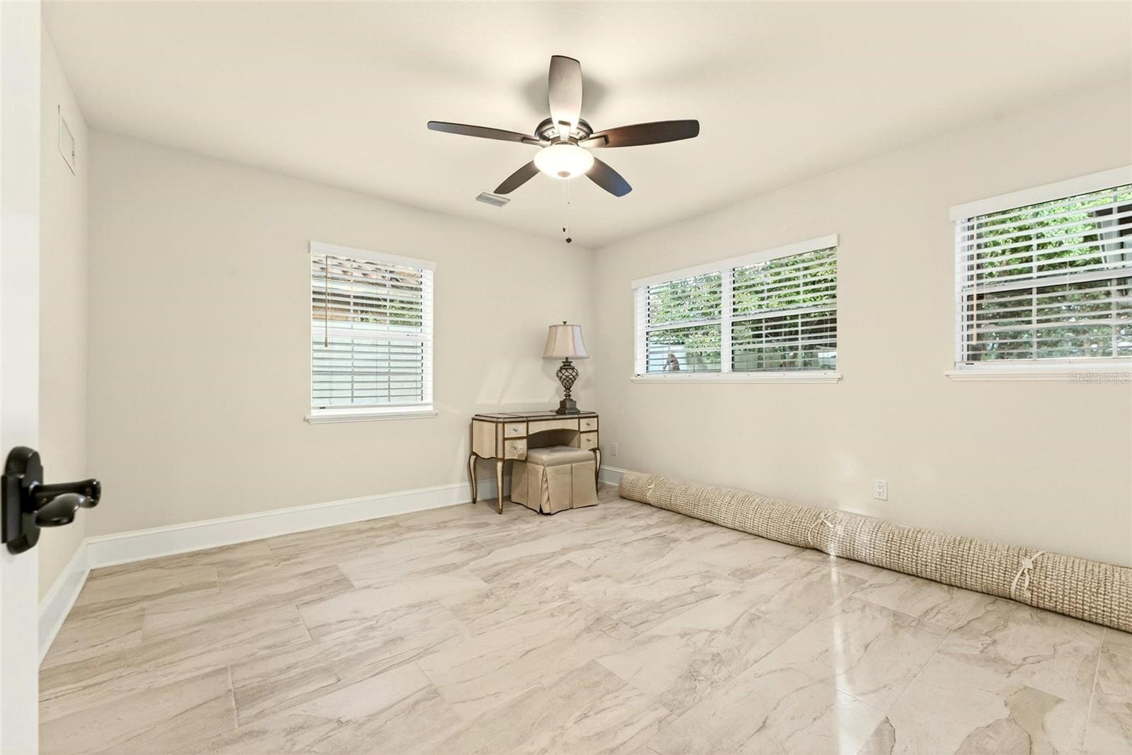 Image 16 of 82 For 1231 Poinsettia Avenue