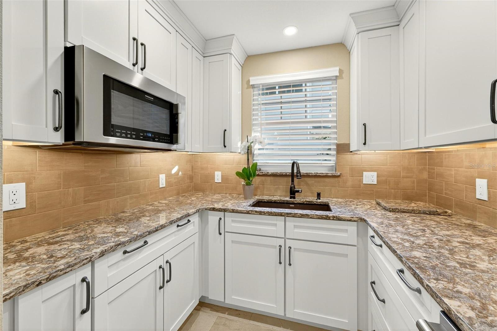 Image 22 of 82 For 1231 Poinsettia Avenue