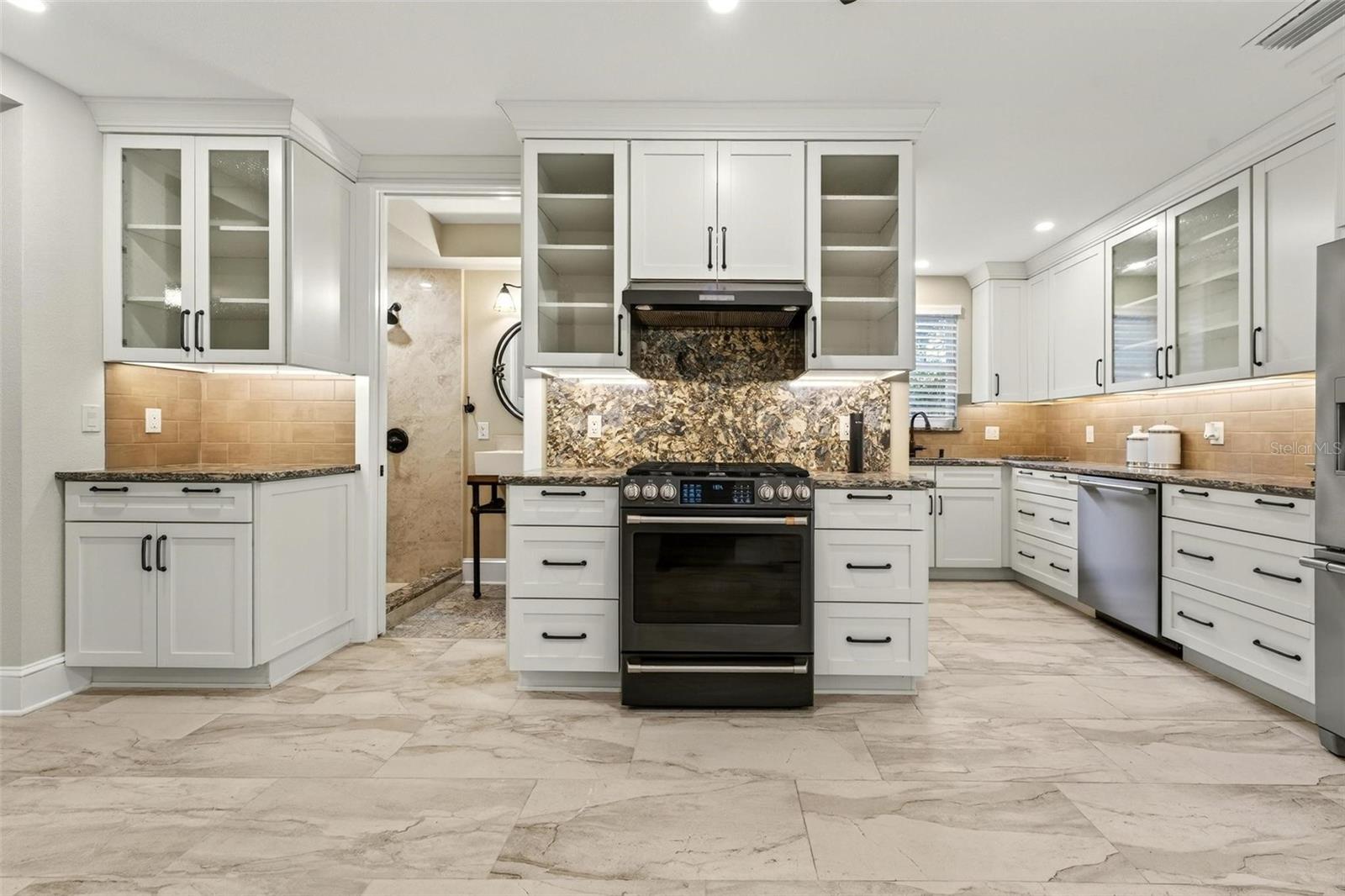 Image 25 of 82 For 1231 Poinsettia Avenue