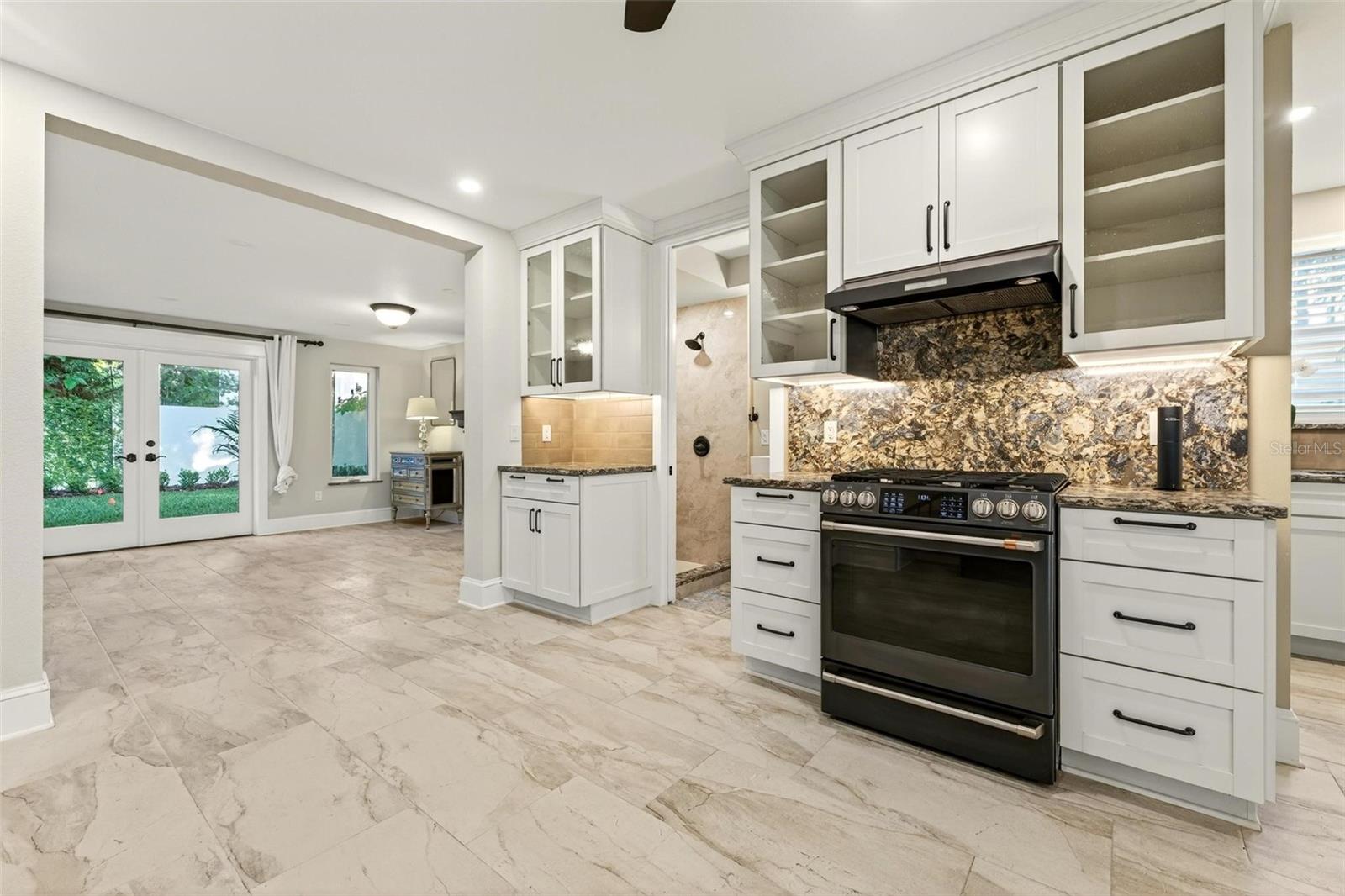 Image 26 of 82 For 1231 Poinsettia Avenue