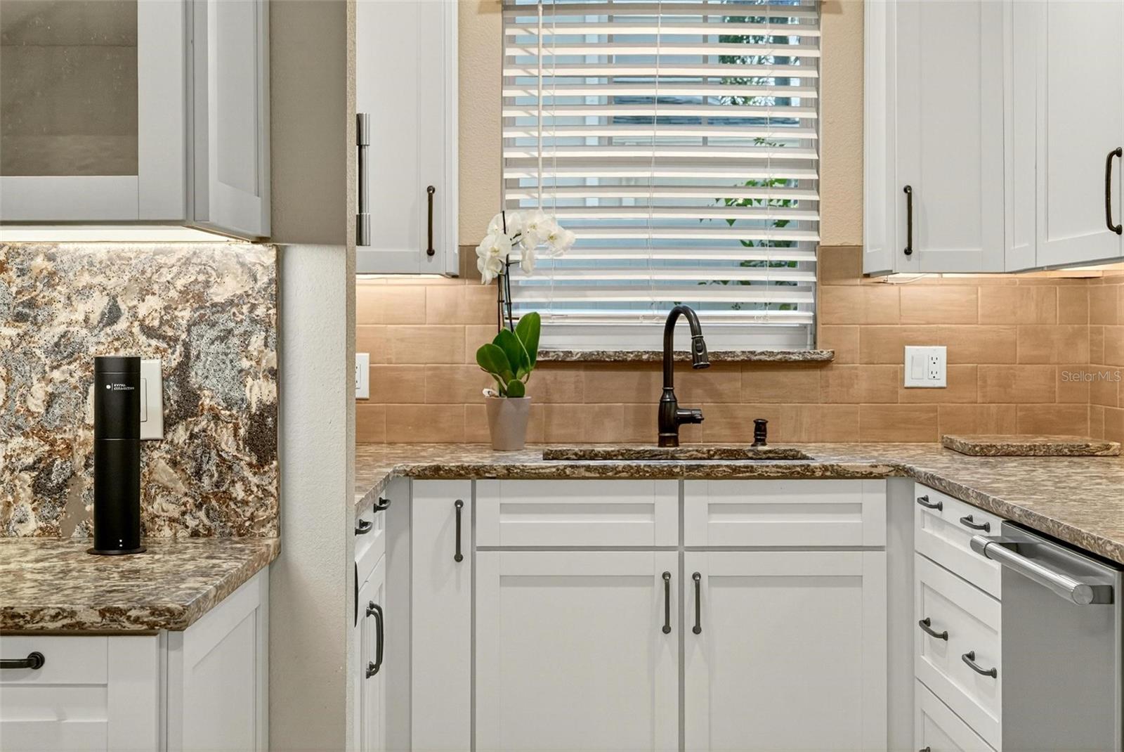 Image 28 of 82 For 1231 Poinsettia Avenue