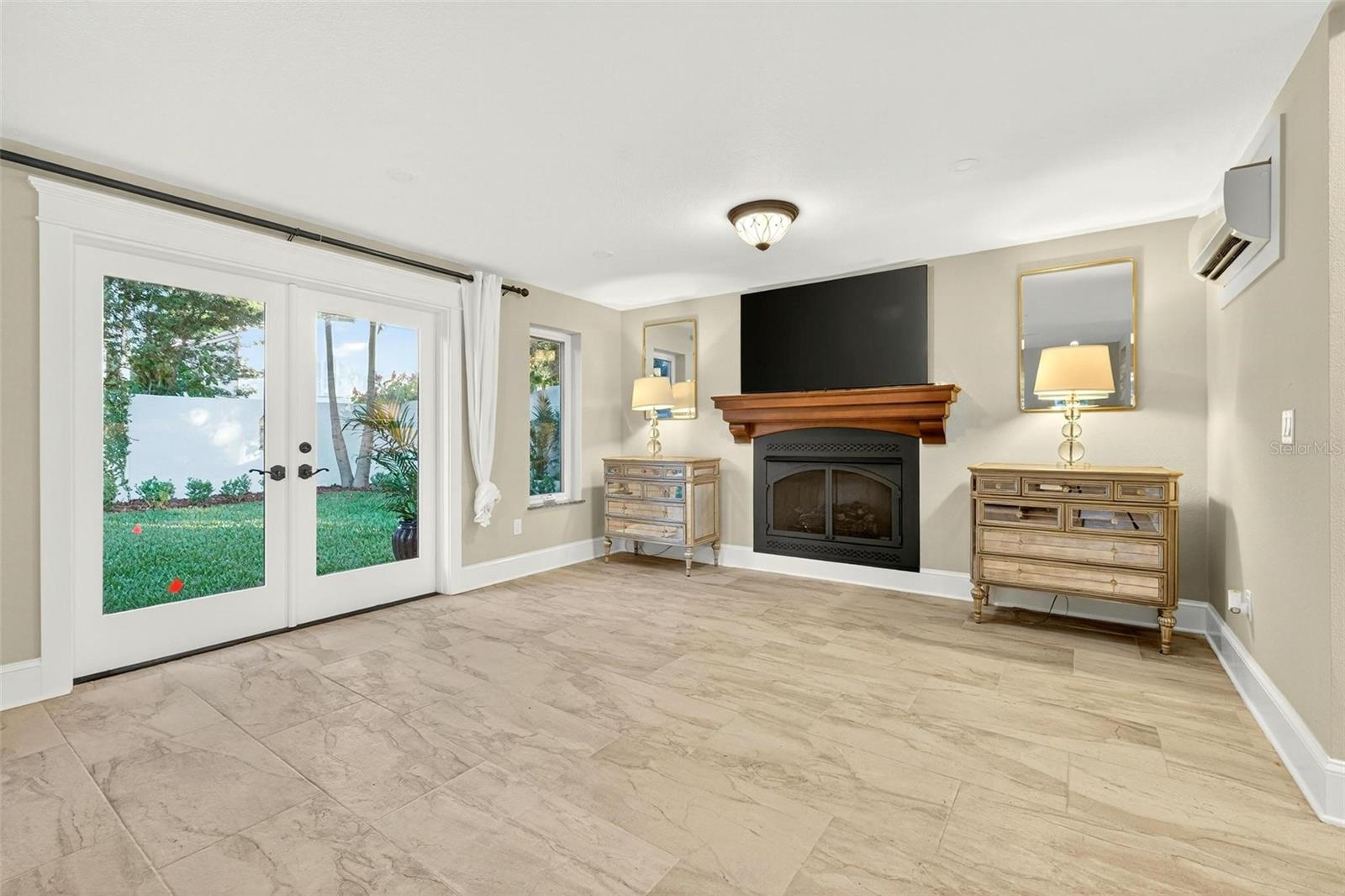 Image 34 of 82 For 1231 Poinsettia Avenue