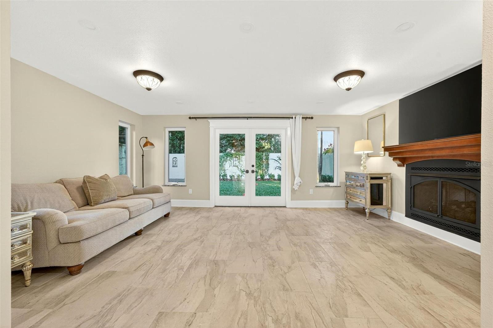 Image 35 of 82 For 1231 Poinsettia Avenue