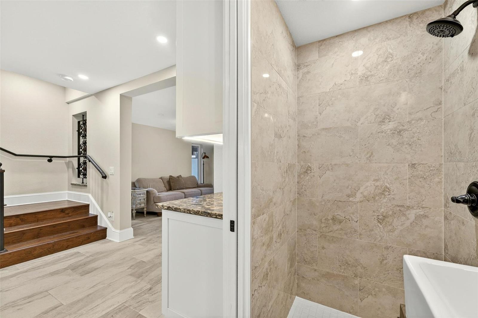 Image 37 of 82 For 1231 Poinsettia Avenue