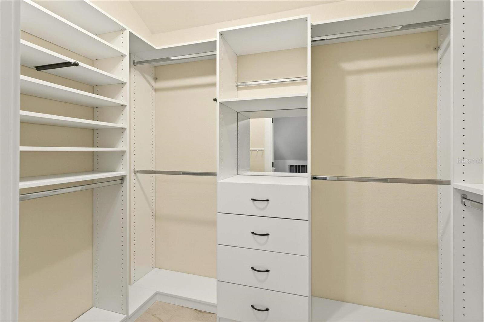 Image 45 of 82 For 1231 Poinsettia Avenue