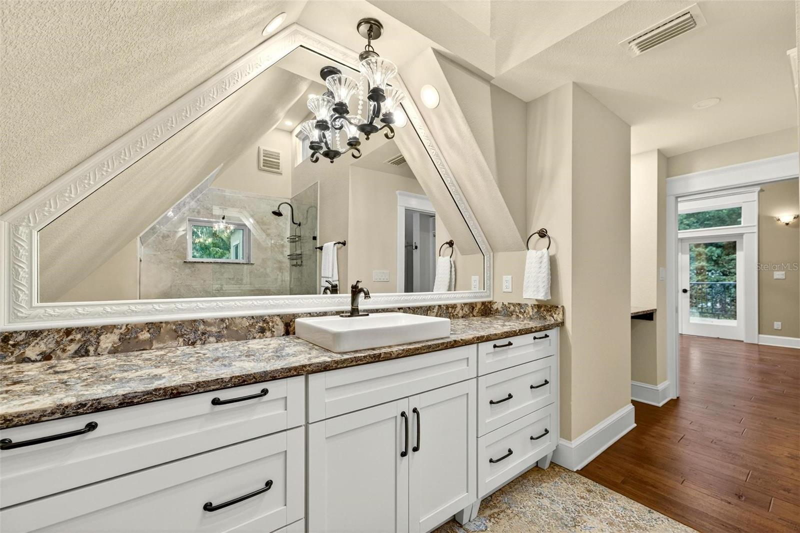 Image 49 of 82 For 1231 Poinsettia Avenue