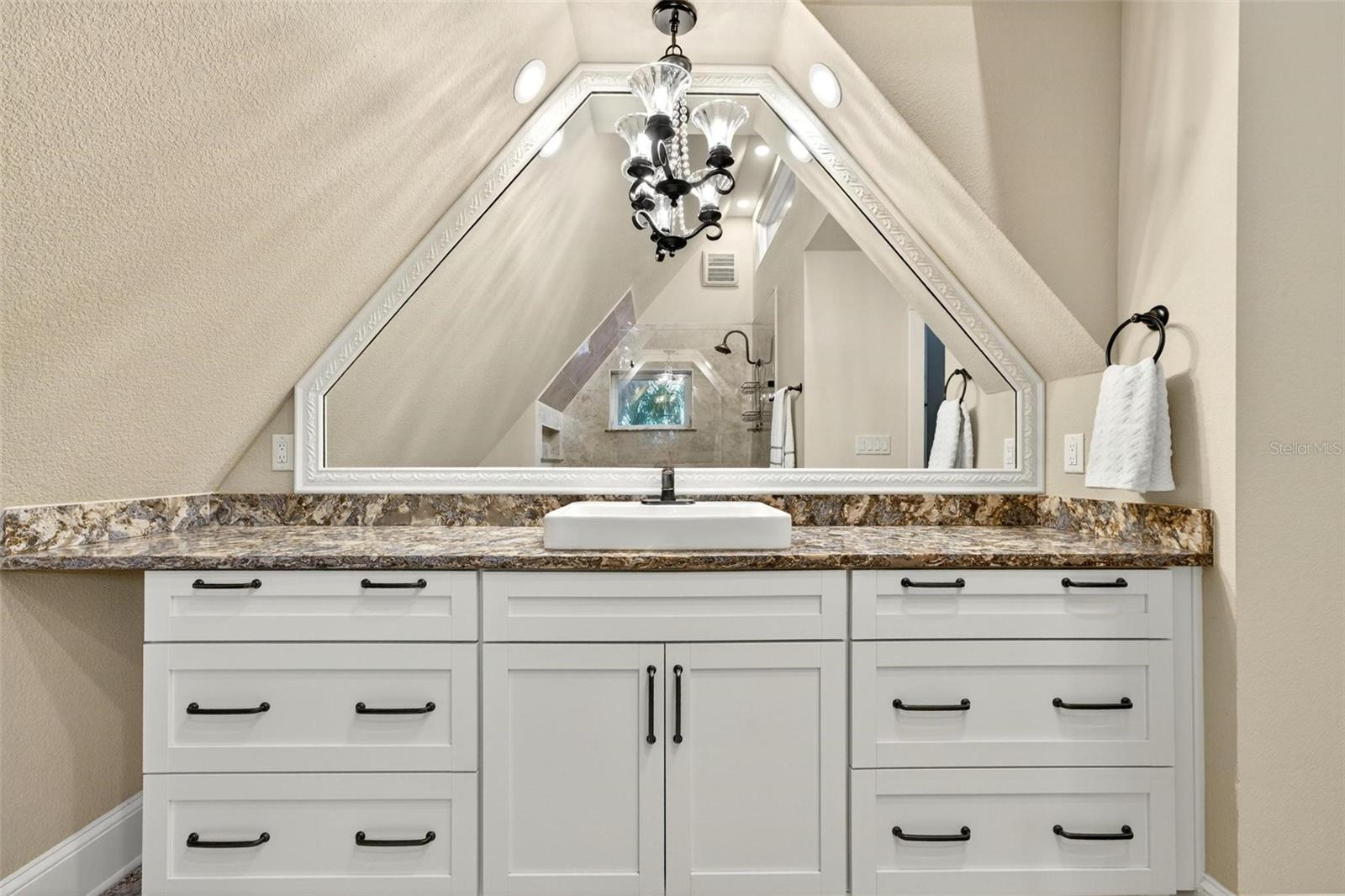 Image 52 of 82 For 1231 Poinsettia Avenue