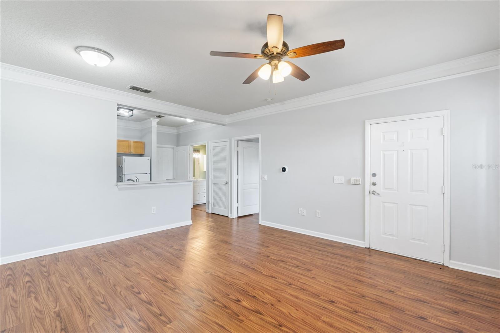 Image 6 of 46 For 8801 Villa View Circle 1