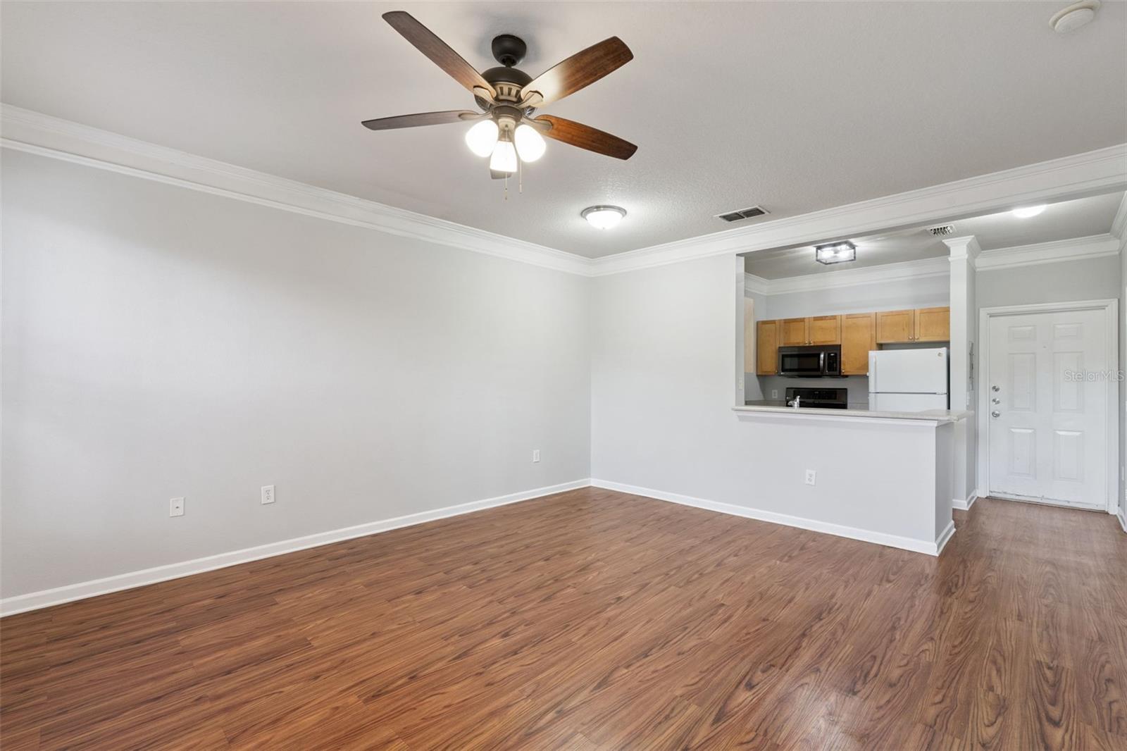 Image 9 of 46 For 8801 Villa View Circle 1