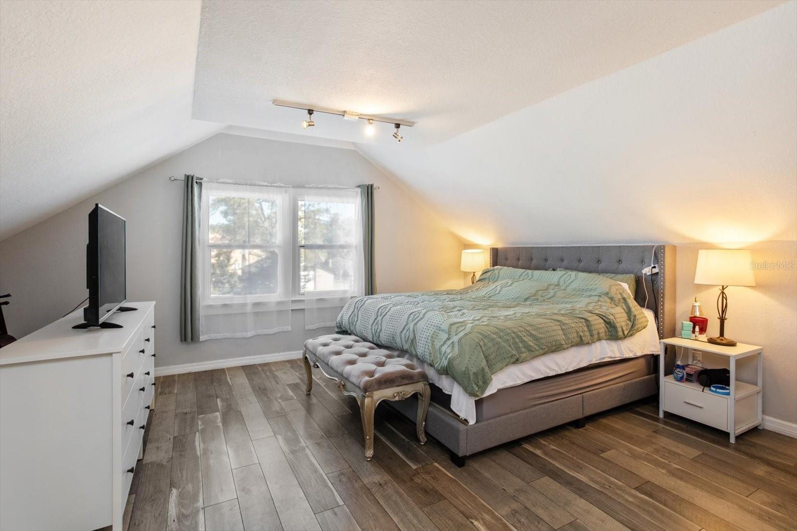 Image 9 of 21 For 1324 Indiana Avenue