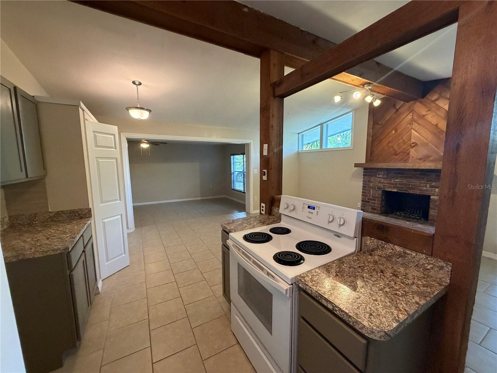 Image 14 of 17 For 904 Hill Street