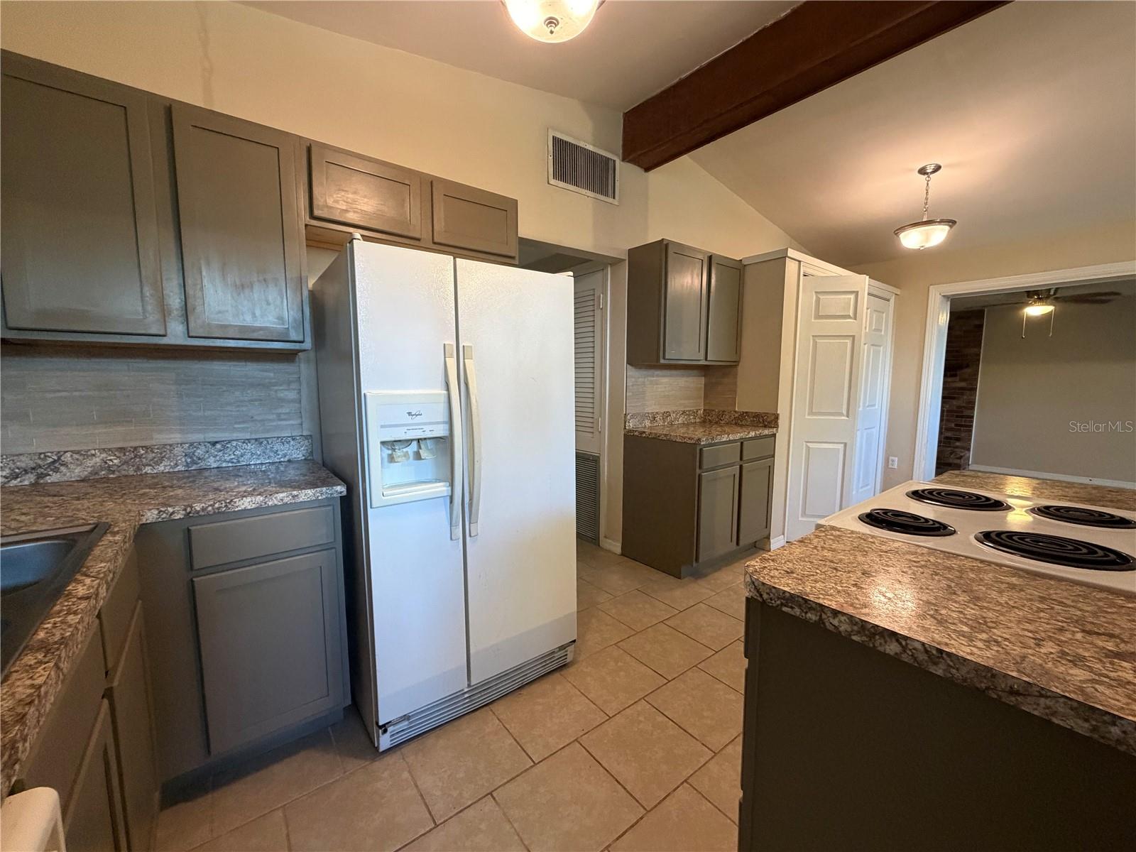 Image 15 of 17 For 904 Hill Street