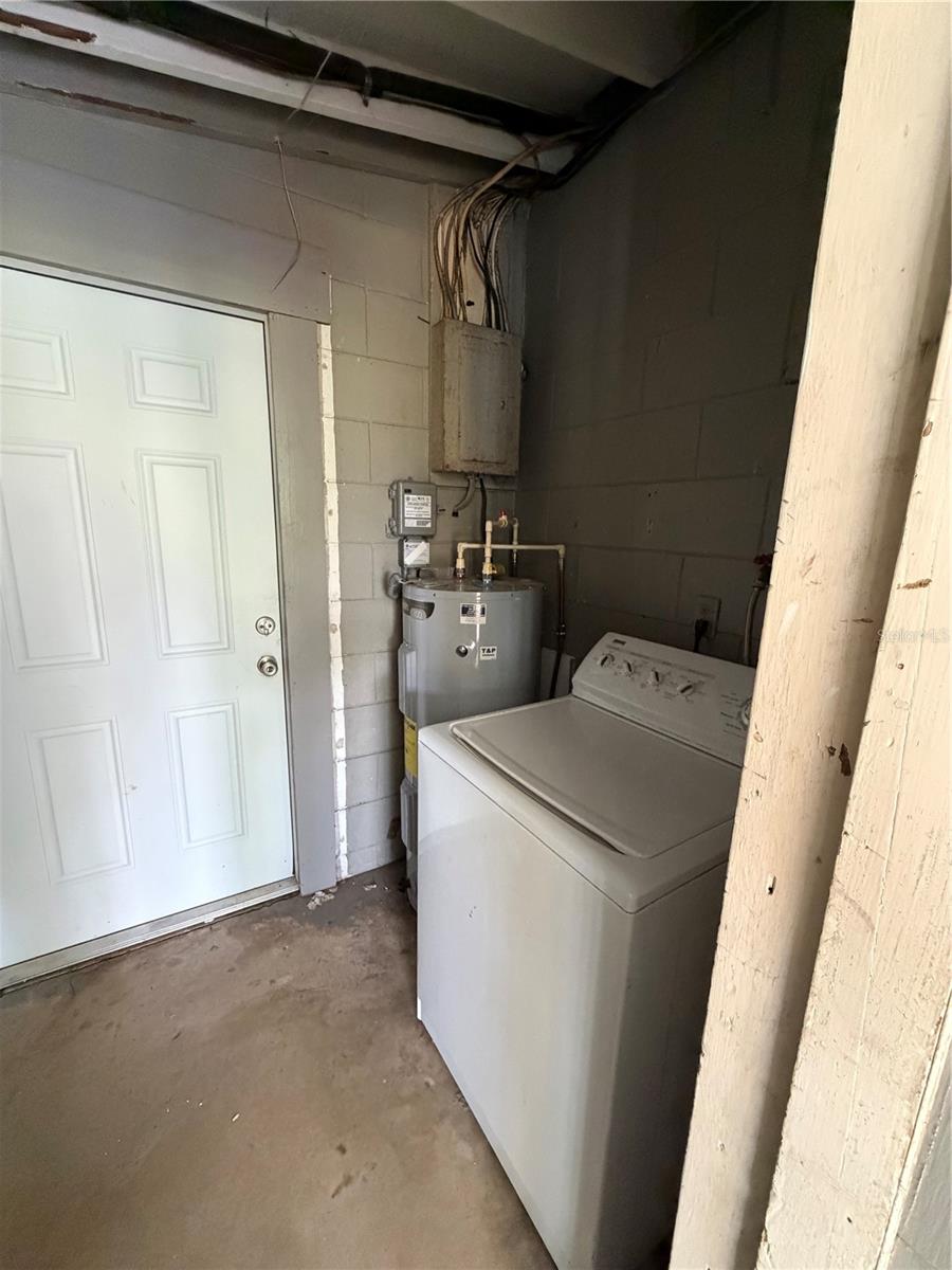 Image 5 of 17 For 904 Hill Street