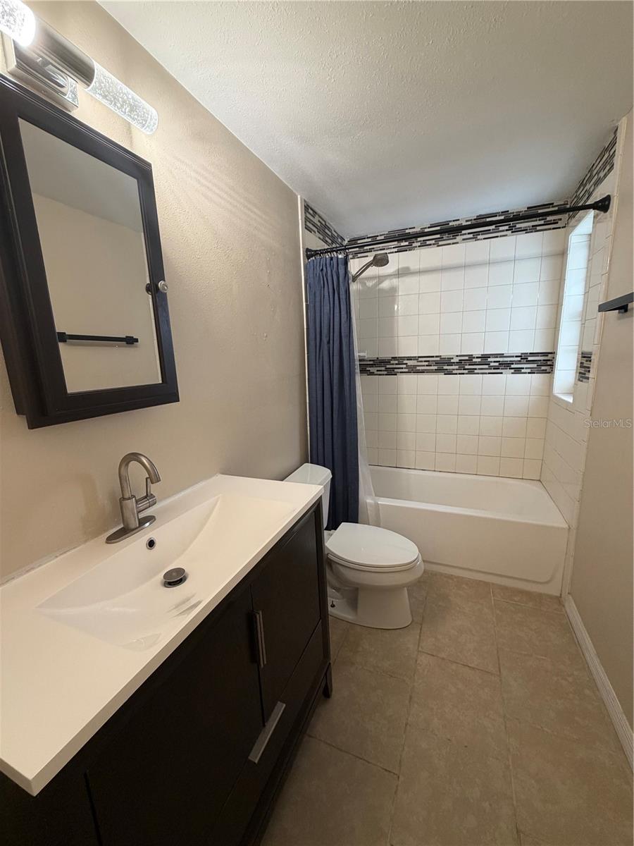 Image 8 of 17 For 904 Hill Street