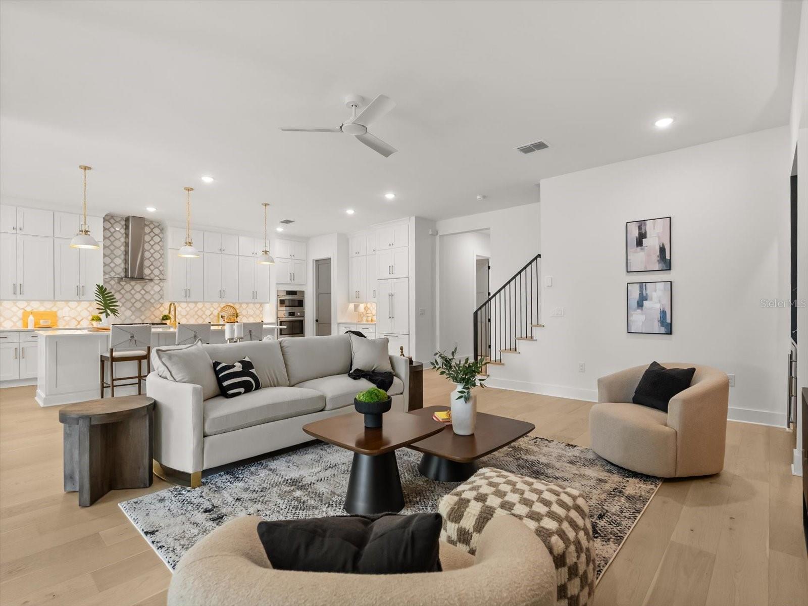 Image 14 of 83 For 910 Golfview Street