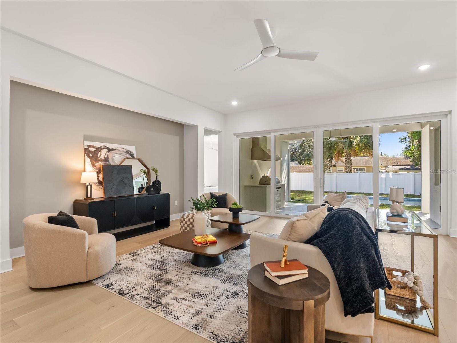 Image 15 of 83 For 910 Golfview Street