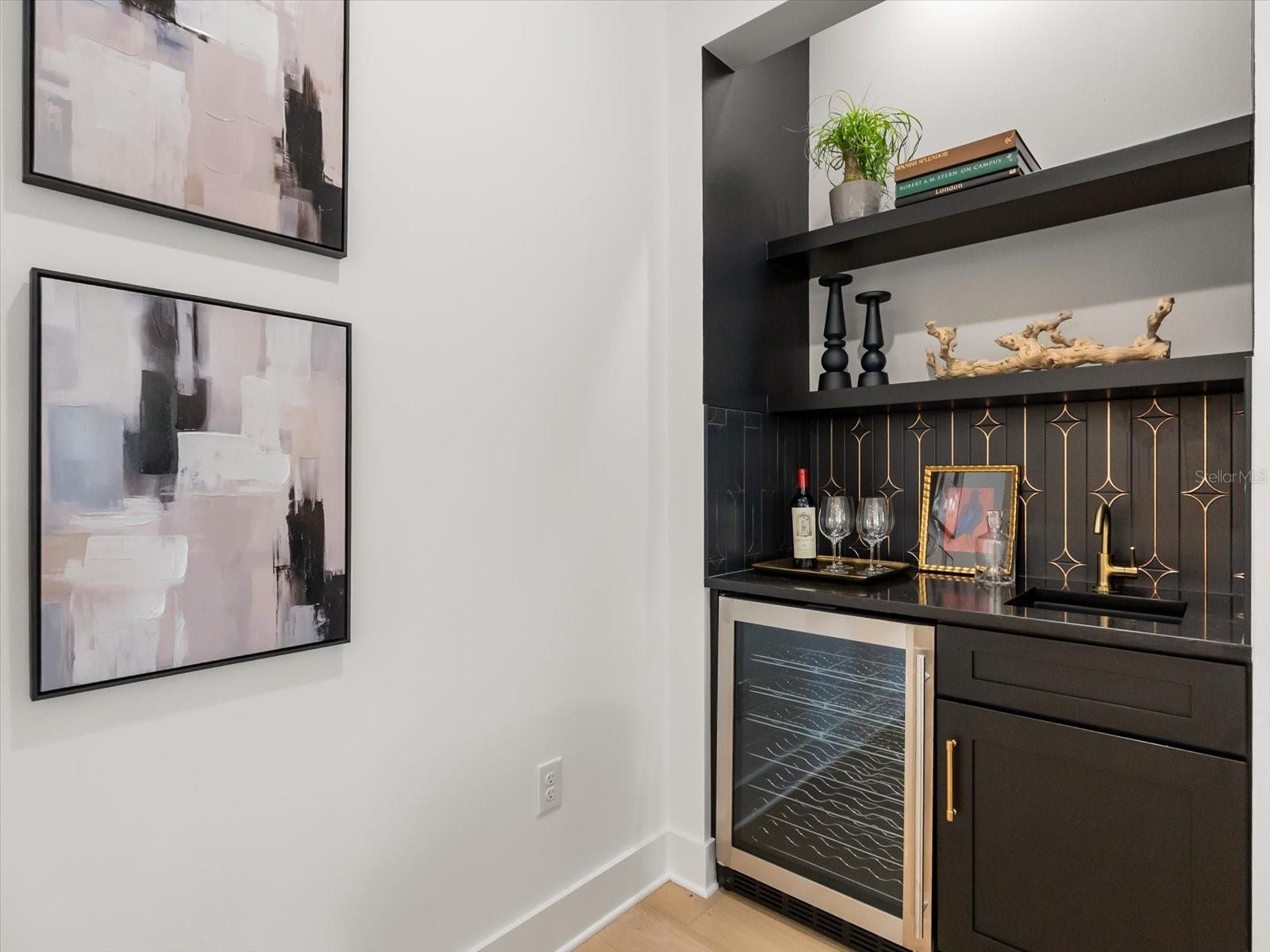 Image 19 of 83 For 910 Golfview Street