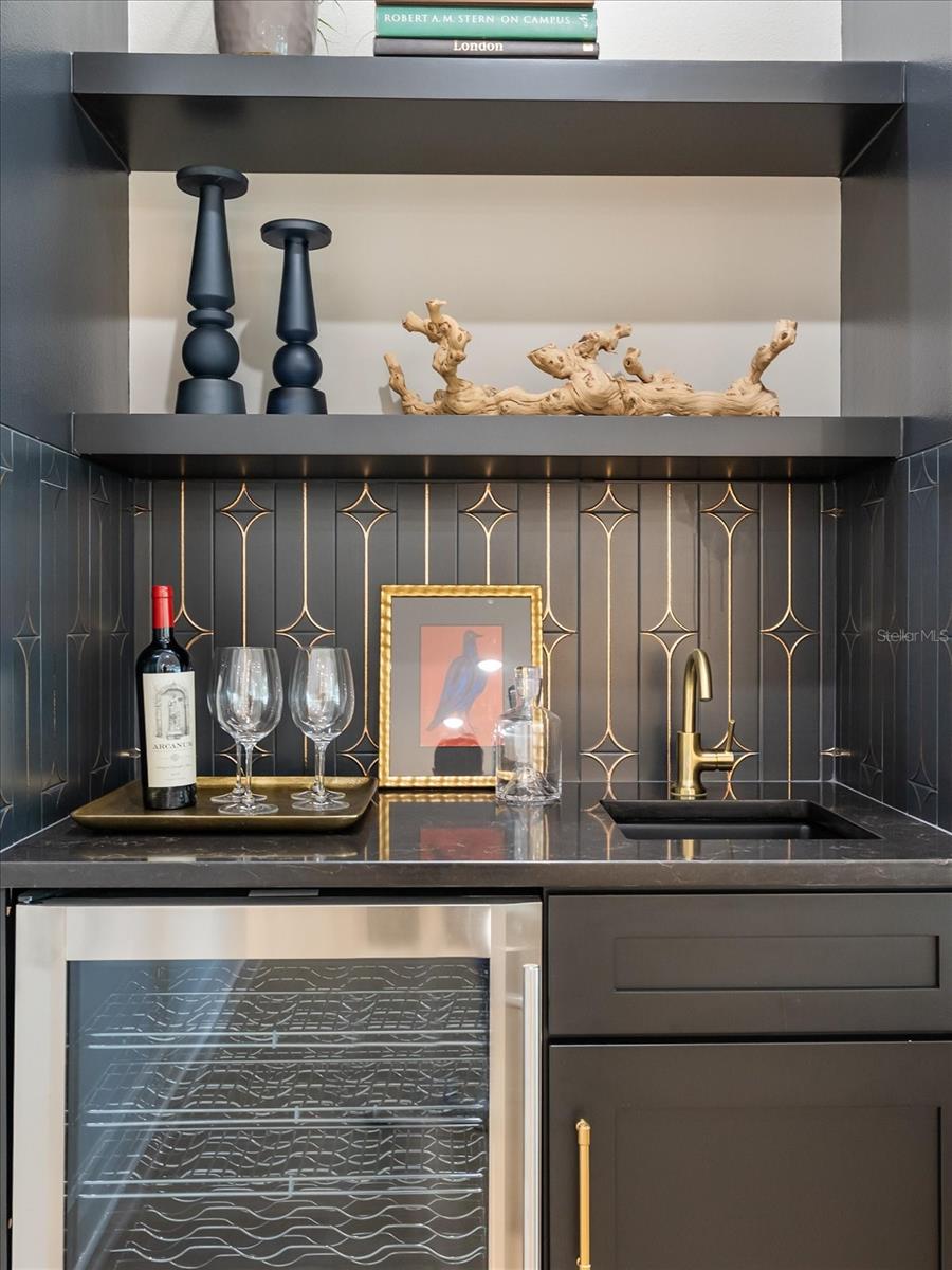 Image 20 of 83 For 910 Golfview Street